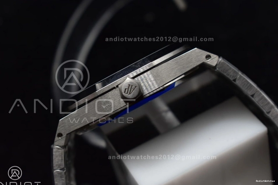 on Blue Dial 453 SS Royal Bracelet 41mm ZF 15510 Oak Anniversary